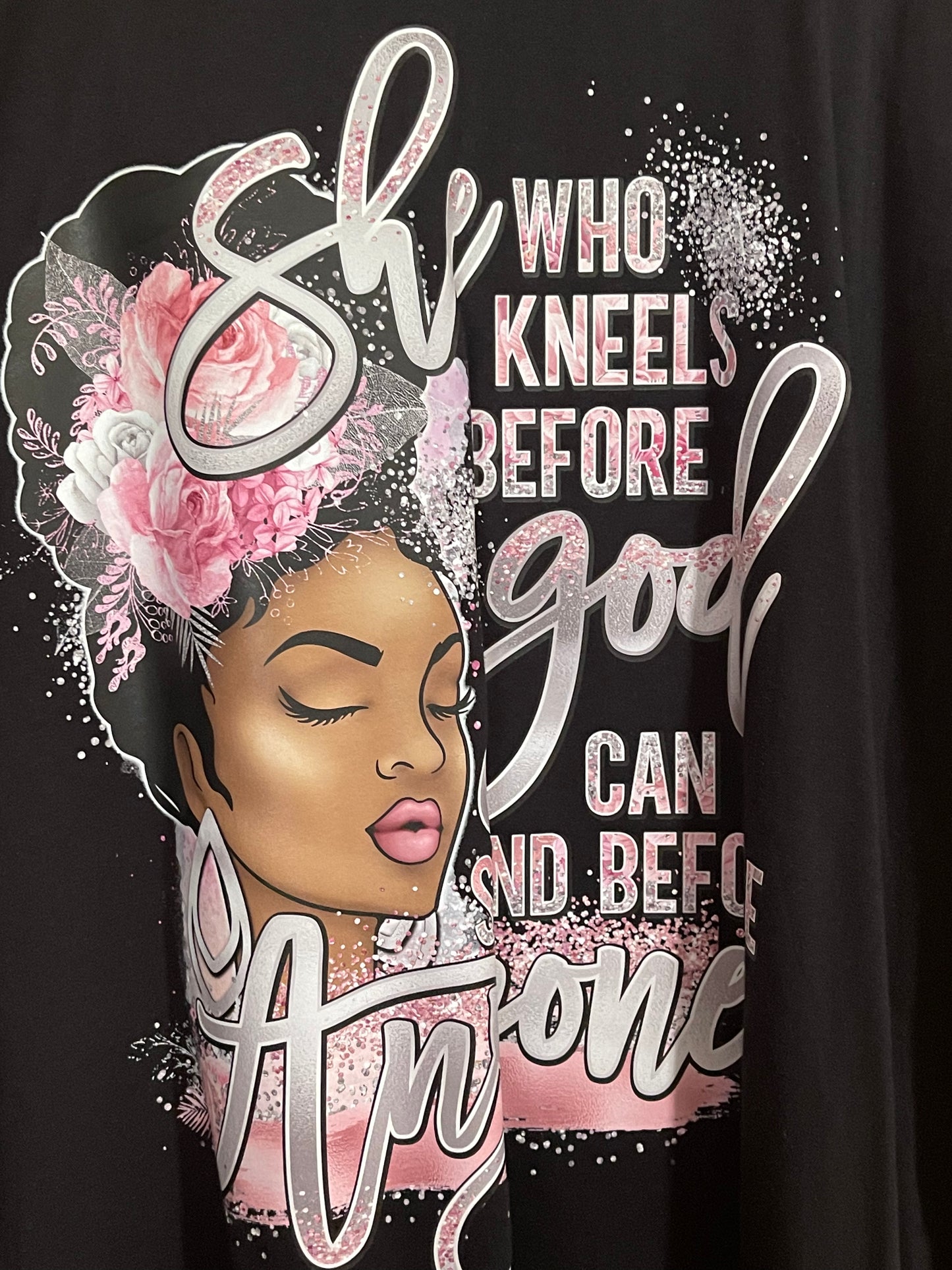 She who kneels blk tee